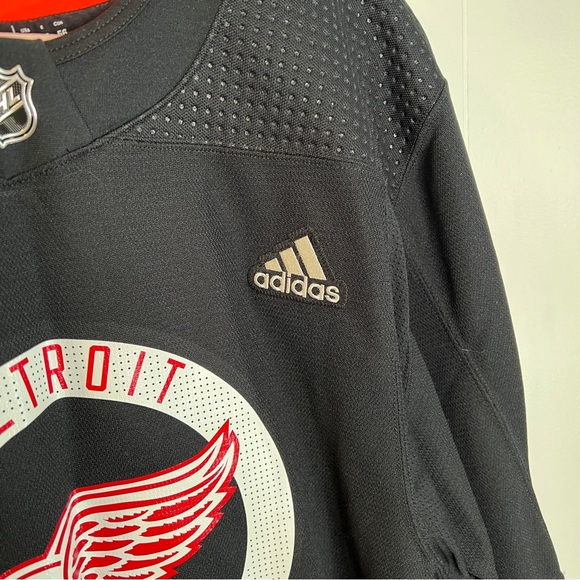 Adidas NHL Detroit Red Wings black jersey - Picture 3 of 7